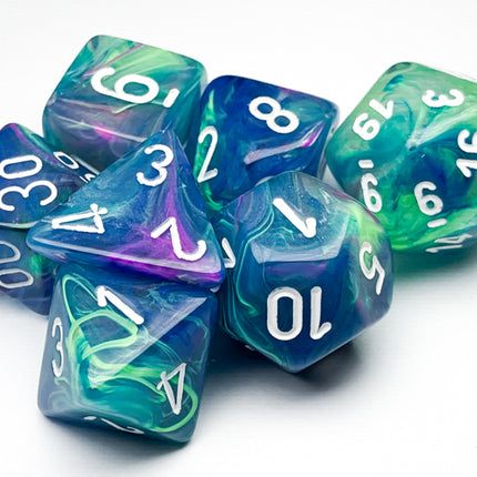 Festive Waterlily/white Polyhedral 7-Dice Set